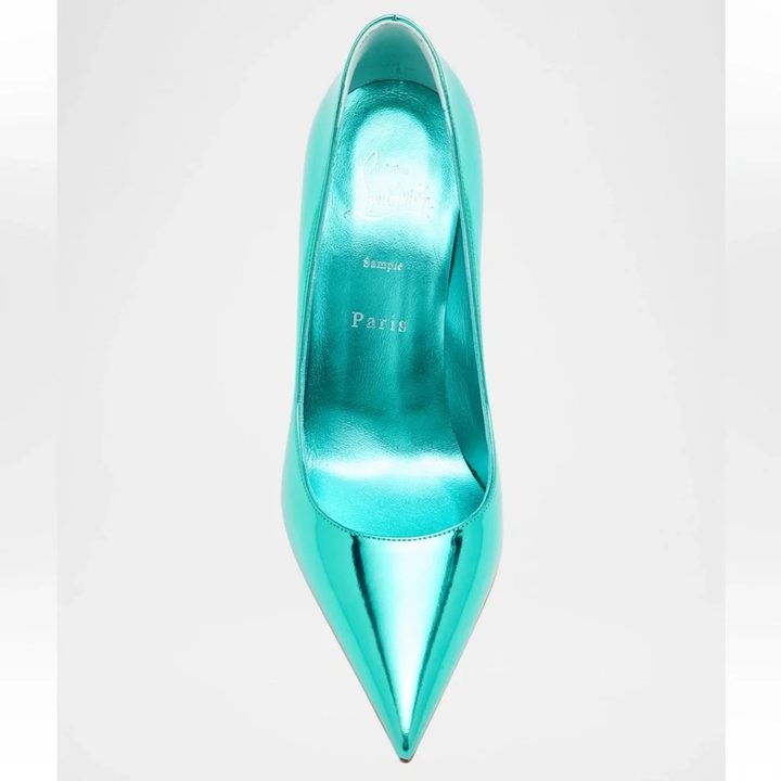 Miss Z turquoise profile